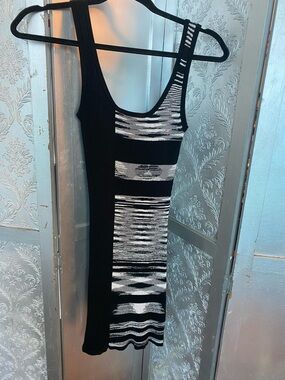 bebe Monochrome Striped Midi Dress